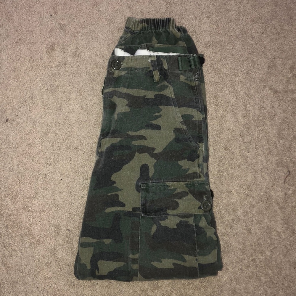 Green camo joggers/ pants